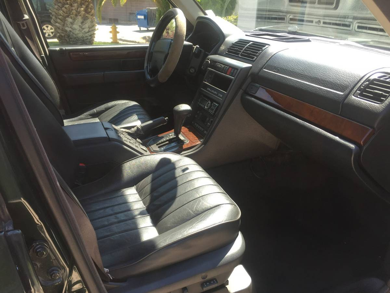 Illustration for article titled For $5,500, Would You Let This 1999 Range Rover 4.6 HSE Callaway Get Away?